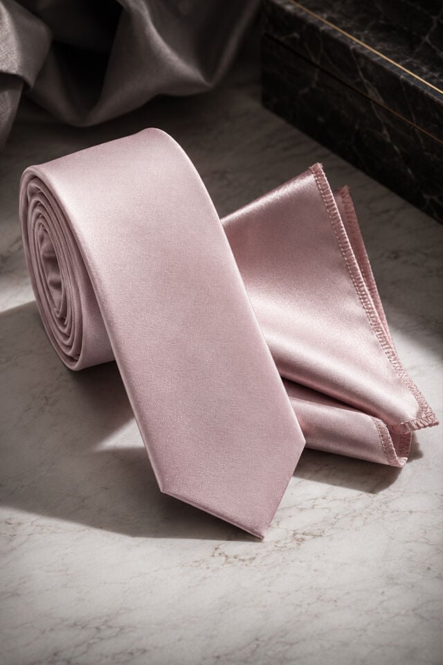 Varetta Erkek Pudra Pembe Mendilli Kravat Slim Fit Kesim ve Kravat Askısı Hediyeli